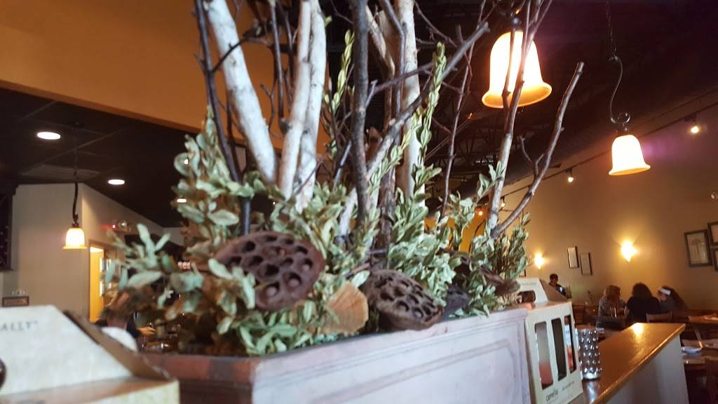 Carmellas an Italian Bistro | restaurant | 716 N Casaloma Dr, Appleton, WI 54913, USA | 9208824044 OR +1 920-882-4044