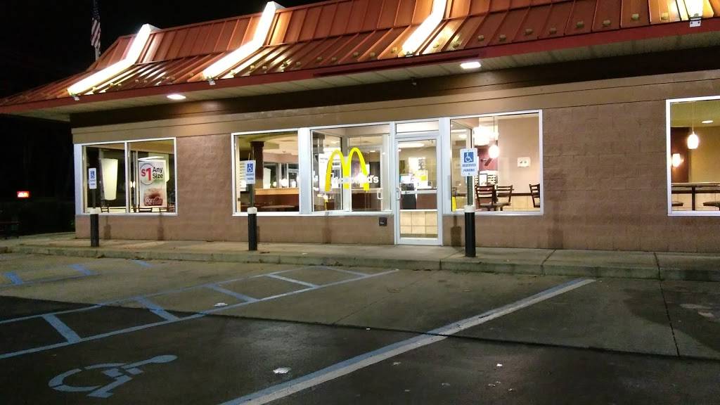 McDonalds | cafe | 3131 E 7th St, Parkersburg, WV 26101, USA | 3044246008 OR +1 304-424-6008