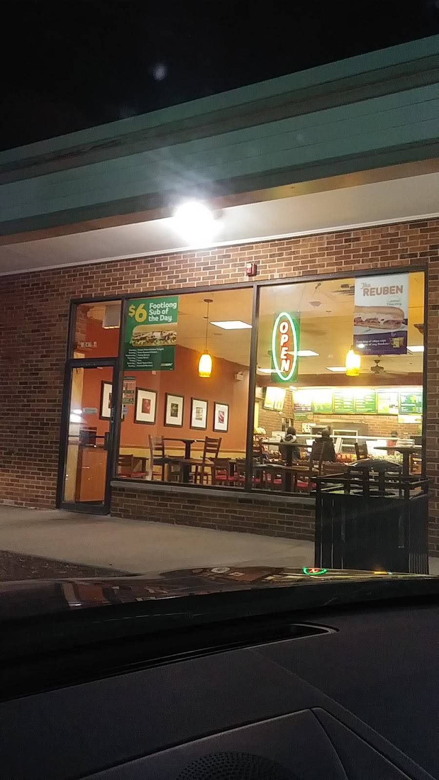 Subway Restaurants | restaurant | 1047 S York Rd Ste J Unit 1, Brentwood Commons, Bensenville, IL 60106, USA | 6305957822 OR +1 630-595-7822