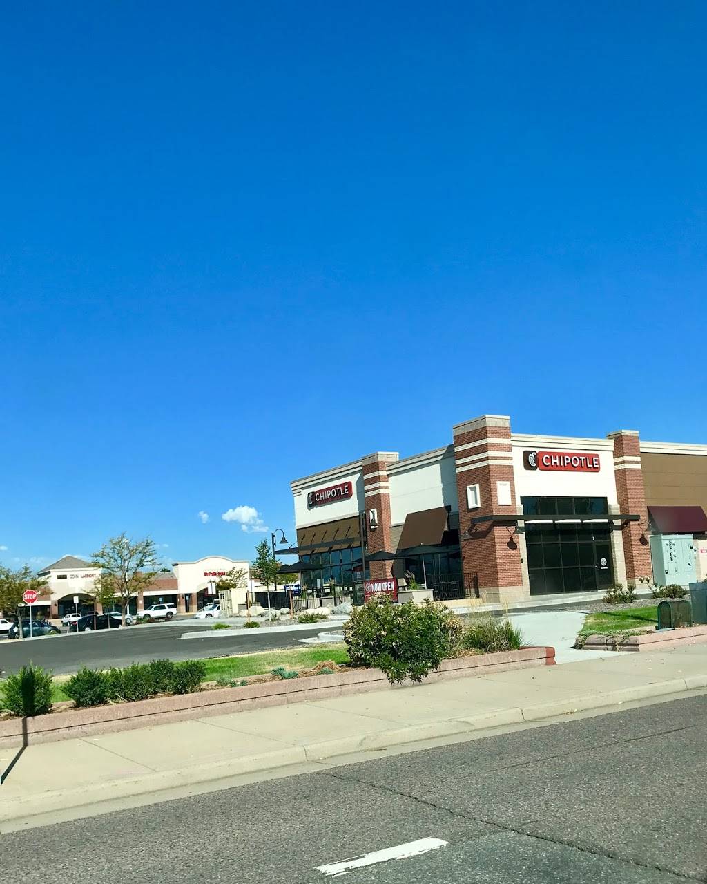 Chipotle Mexican Grill | restaurant | 7303 Federal Blvd #1, Westminster, CO 80030, USA | 3038725023 OR +1 303-872-5023