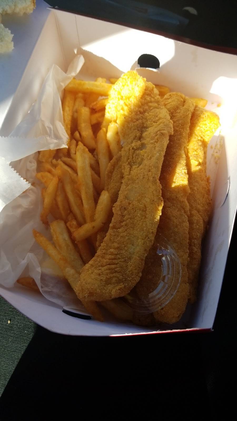 HipHop Fish & Chicken | restaurant | 5230 Moravia Rd, Baltimore, MD 21206, USA | 4108781634 OR +1 410-878-1634