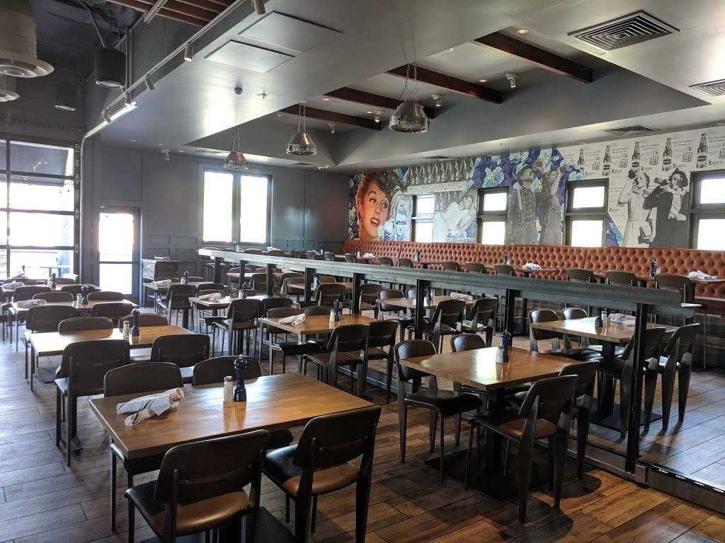 Hop Social Tavern | restaurant | 3405 W Chandler Blvd, Chandler, AZ 85226, USA | 4804854677 OR +1 480-485-4677