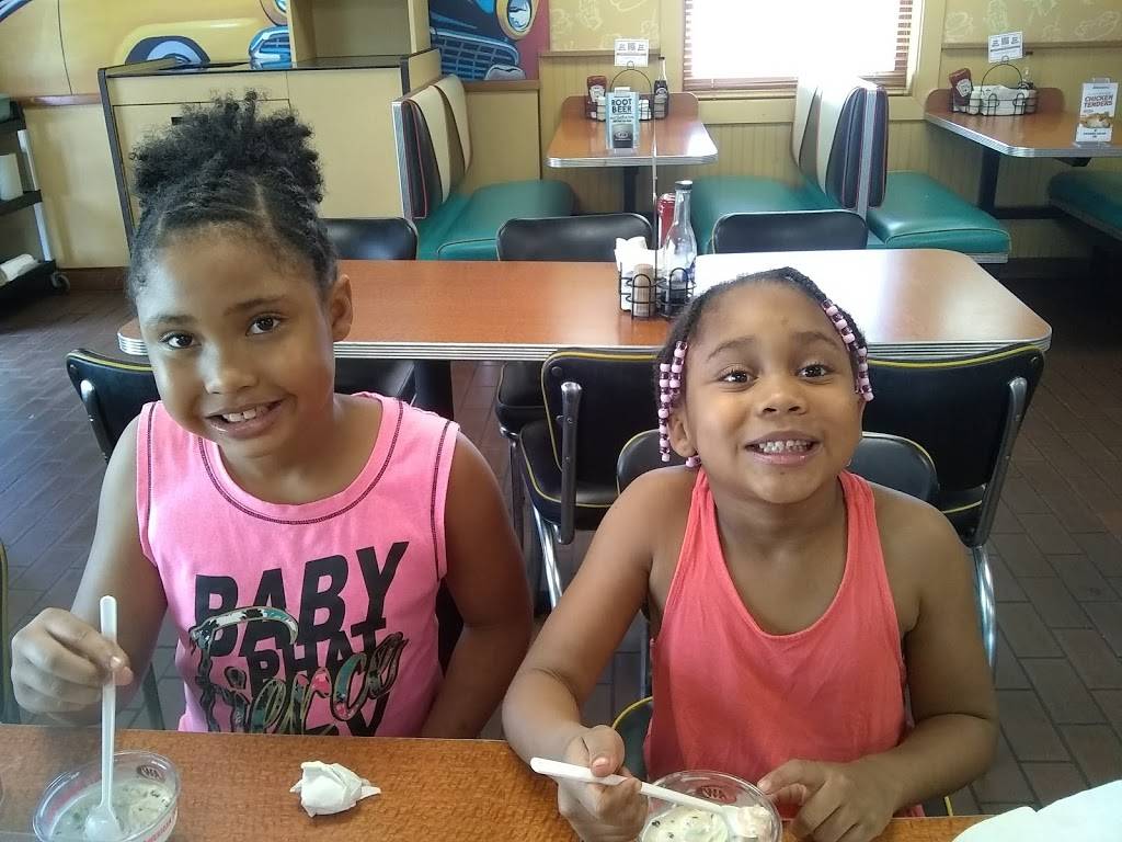 Long John Silvers | restaurant | 2501 E Oakland Ave, Bloomington, IL 61701, USA | 3096631823 OR +1 309-663-1823