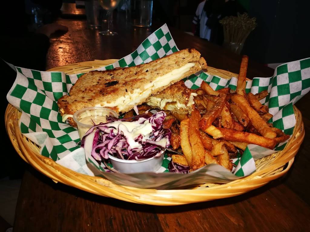 Knowlton Pub Inc | restaurant | 267 Chemin Knowlton, Knowlton, QC J0E 1V0, Canada | 4502426862 OR +1 450-242-6862