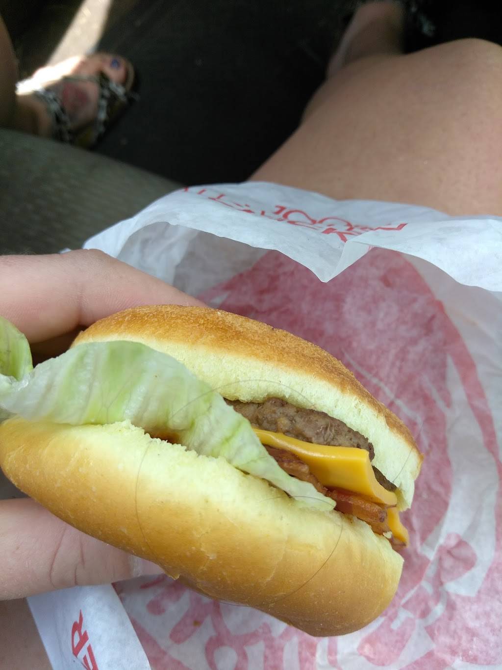 Wendys | restaurant | 901 W Morton Ave, Jacksonville, IL 62650, USA | 2172436668 OR +1 217-243-6668