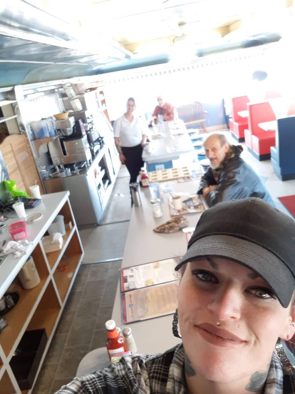 Rocky Family Restaurant | restaurant | 4055 Conrad Weiser Pkwy, Womelsdorf, PA 19567, USA | 4849305134 OR +1 484-930-5134