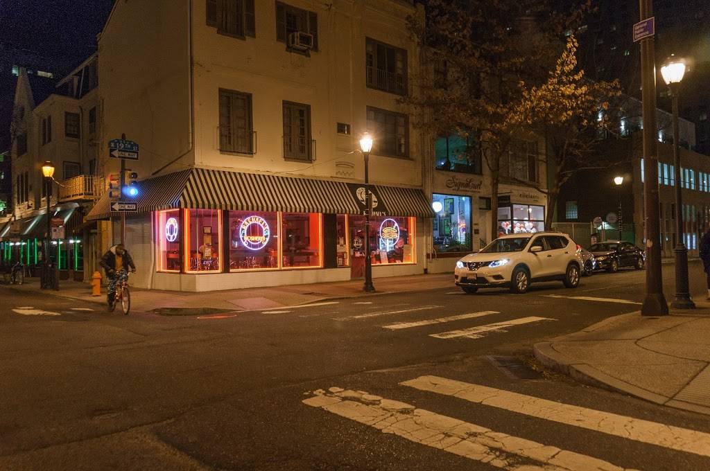 Rachaels Nosheri | restaurant | 120 S 19th St, Philadelphia, PA 19103, USA | 2155689565 OR +1 215-568-9565