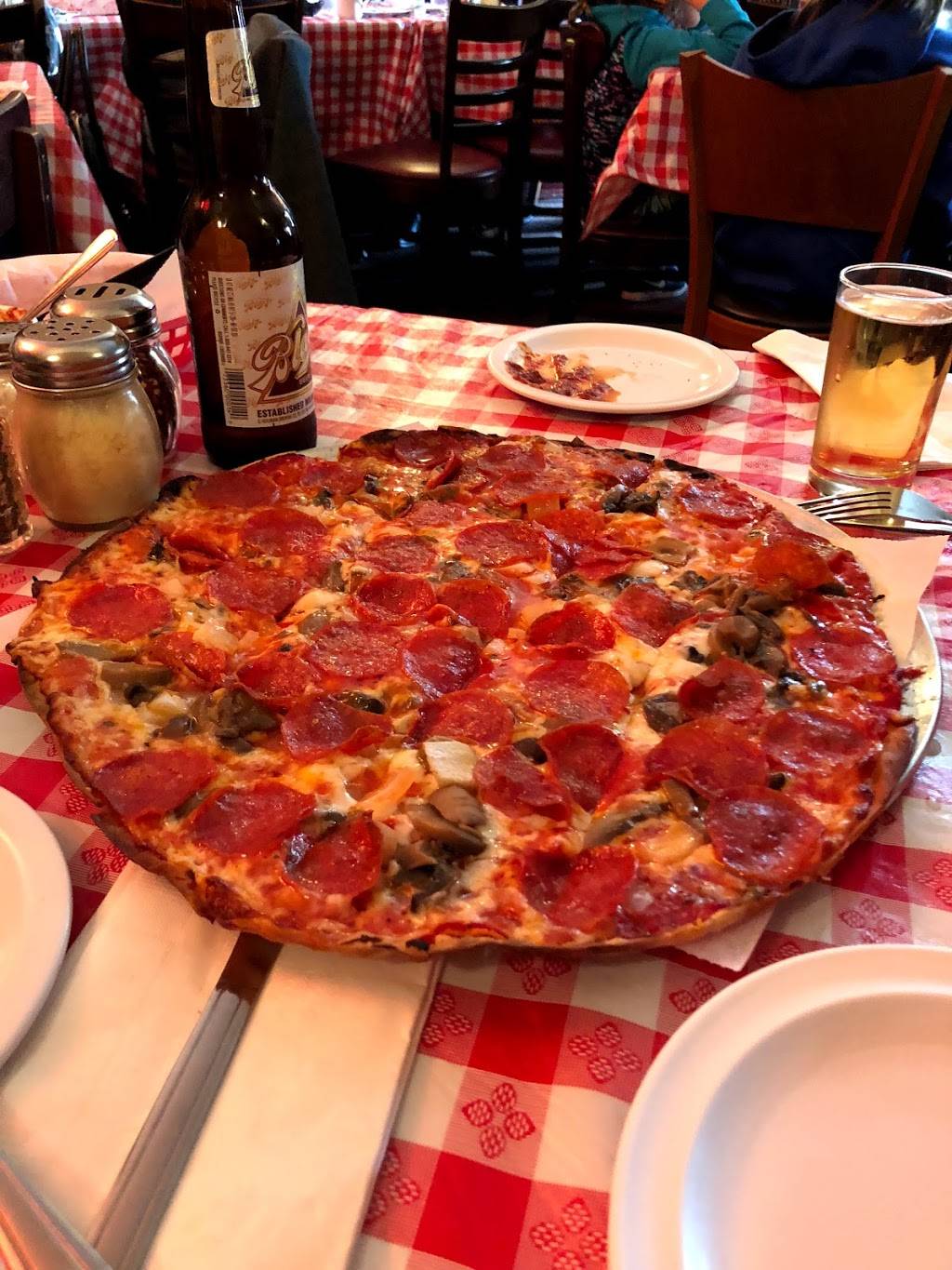 Zaffiros Pizza & Bar | restaurant | 1724 N Farwell Ave, Milwaukee, WI 53202, USA | 4142898776 OR +1 414-289-8776