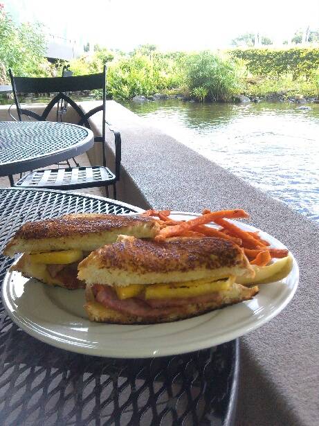 Honey’s Restaurant | restaurant | 45-550 Kionaole Rd, Kaneohe, HI 96744, USA | 8082353211 OR +1 808-235-3211