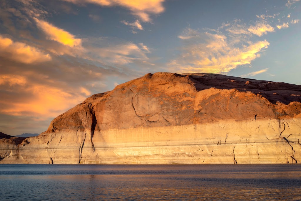 Bullfrog Marina | restaurant | UT-276, Lake Powell, UT 84533, USA | 4356843000 OR +1 435-684-3000