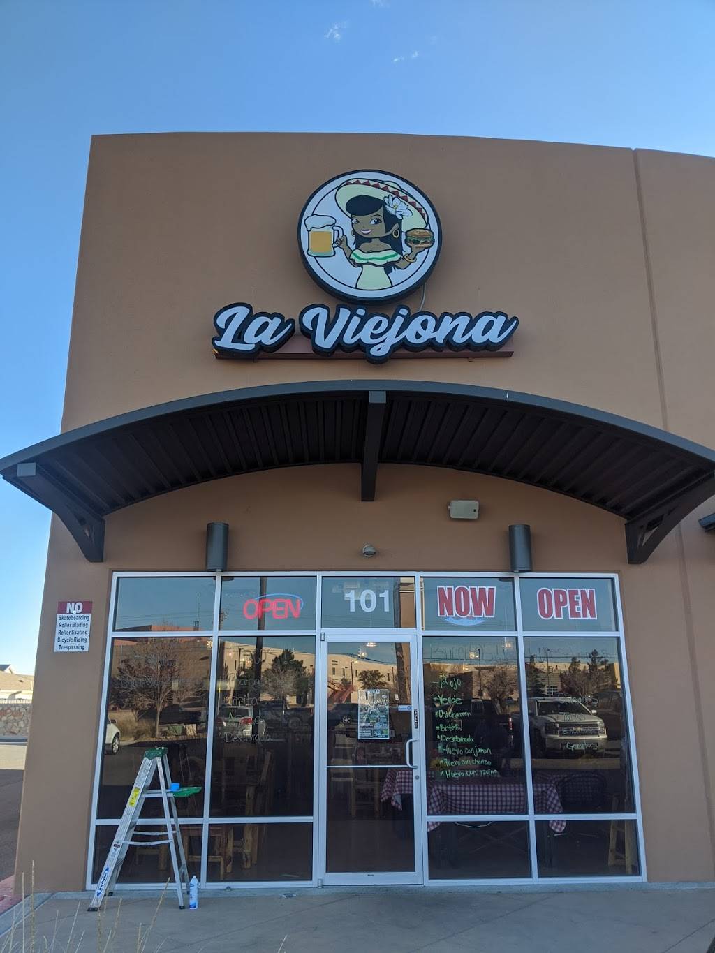 La Viejona | restaurant | 12420 Edgemere Blvd, El Paso, TX 79938, USA | 9153001690 OR +1 915-300-1690