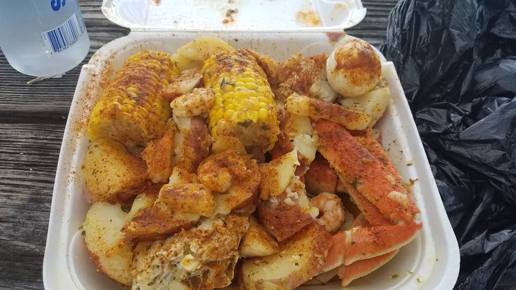 Rodneys Crabs & More | restaurant | 2755 President Barack Obama Hwy, Riviera Beach, FL 33404, USA | 5618893697 OR +1 561-889-3697
