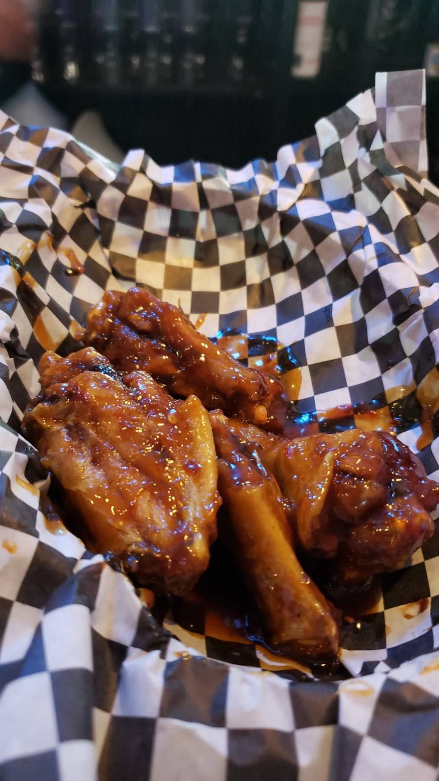 Extra Point Sports Bar | restaurant | 4050 E 100th Ave, Denver, CO 80229, USA | 3034529353 OR +1 303-452-9353