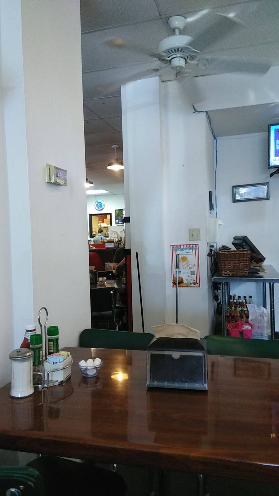 Daybreak Diner | restaurant | 3335 Curry Ford Rd, Orlando, FL 32806, USA | 4078988338 OR +1 407-898-8338