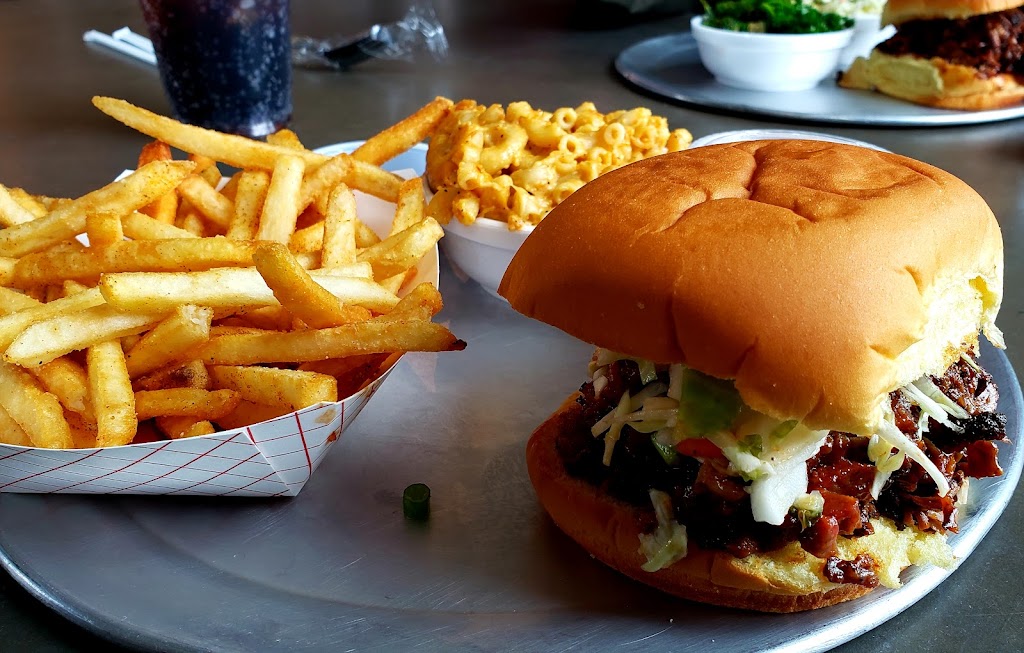 Saucys Sit-Down Bar.B.Q. | restaurant | 257 E Bank St suite c, Petersburg, VA 23803, USA | 8045043075 OR +1 804-504-3075