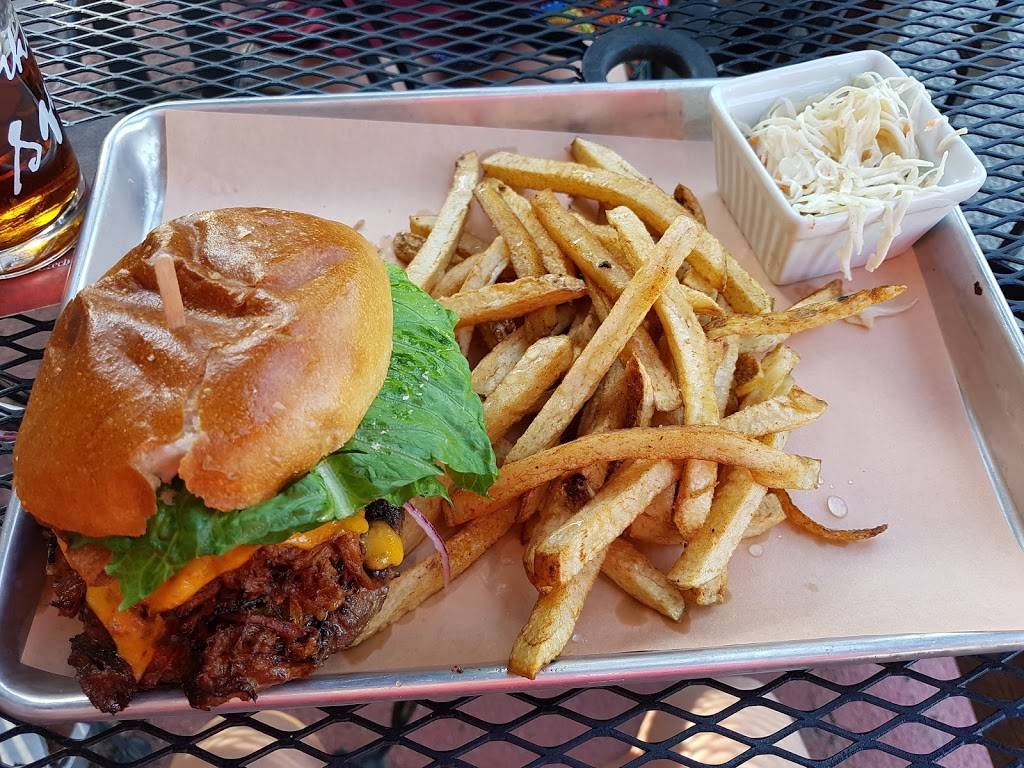 The Rib Crib & Smokeshop | restaurant | 106 Lakeport Rd, St. Catharines, ON L2N 4R1, Canada | 9059341231 OR +1 905-934-1231