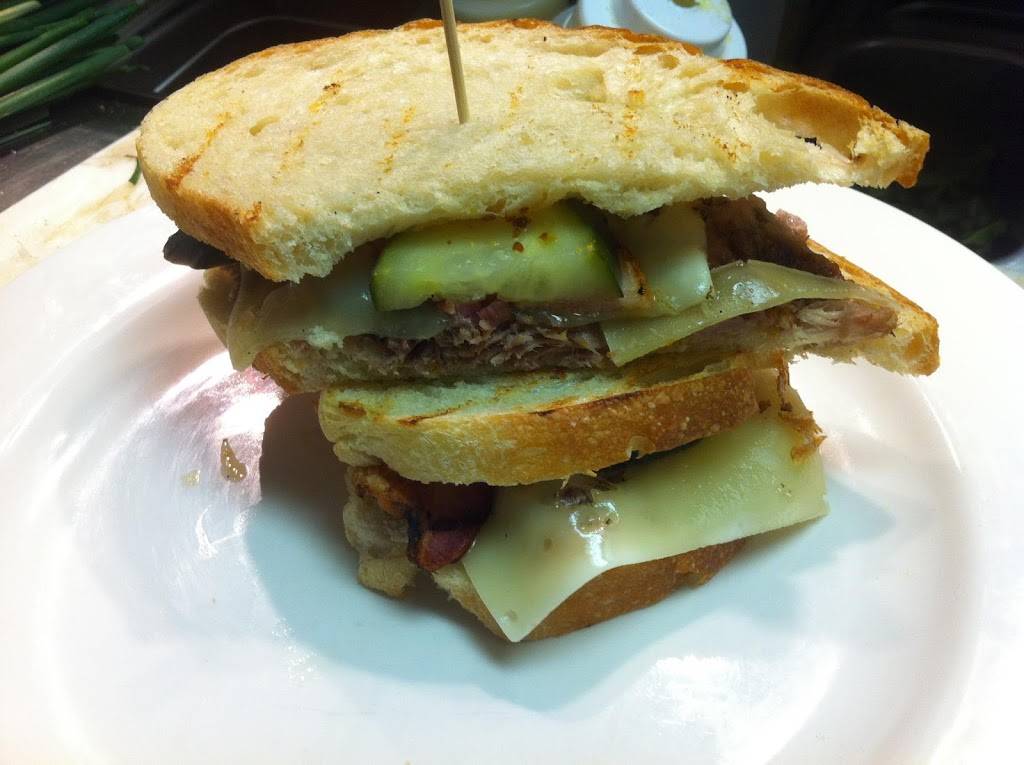 The Crows Nest | restaurant | 7336 Manchester Rd, Maplewood, MO 63143, USA | 3147810989 OR +1 314-781-0989