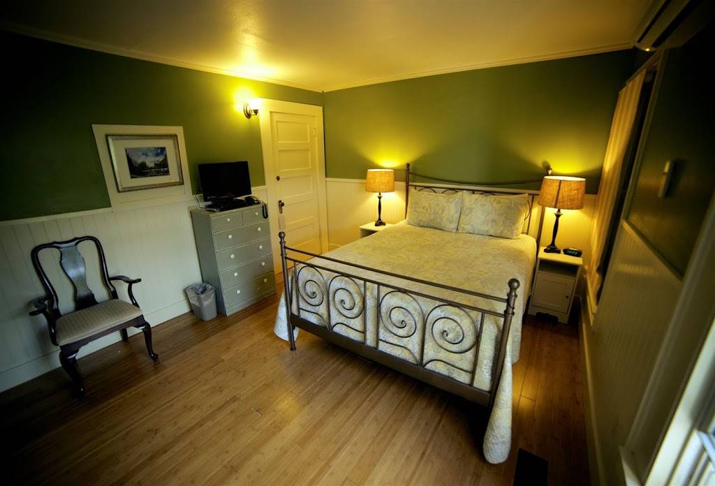 Hotel Charlotte | restaurant | 18736 Main St, Groveland, CA 95321, USA | 2099626455 OR +1 209-962-6455