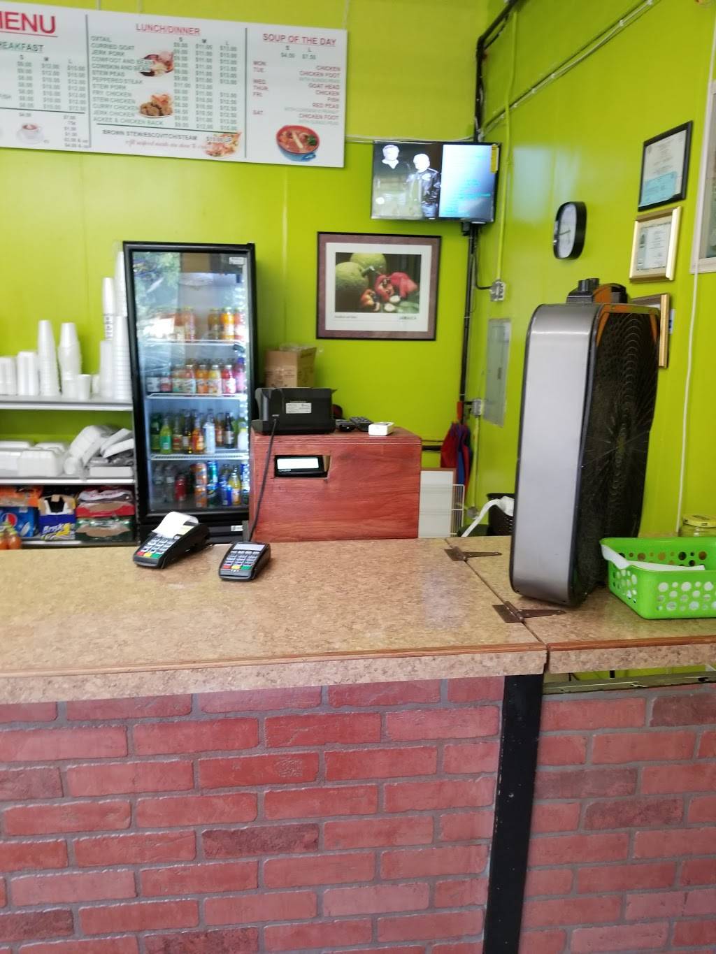 Channers Sunshine Restaurant | restaurant | 1037 Albany Ave, Hartford, CT 06112, USA | 8602786221 OR +1 860-278-6221