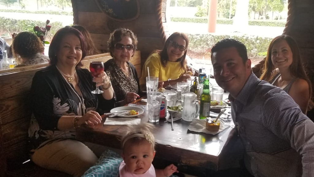 Cayo Esquivel Seafood | restaurant | 7725 SW 40th St, Miami, FL 33155, USA | 3052694191 OR +1 305-269-4191