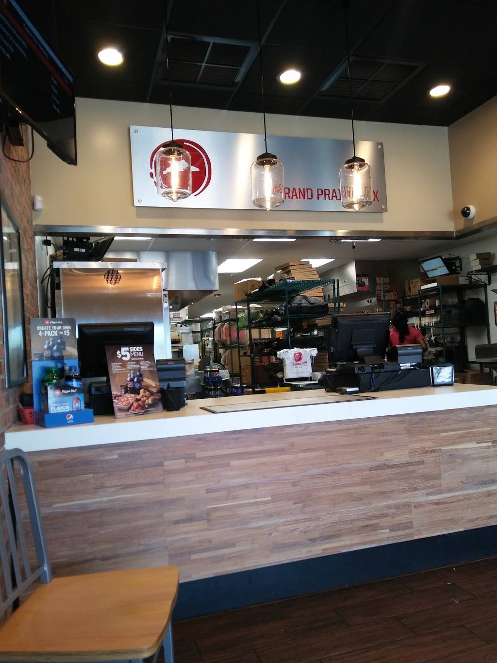 Pizza Hut | restaurant | 950 S Carrier Pkwy Suite 160, Grand Prairie, TX 75051, USA | 9726425000 OR +1 972-642-5000