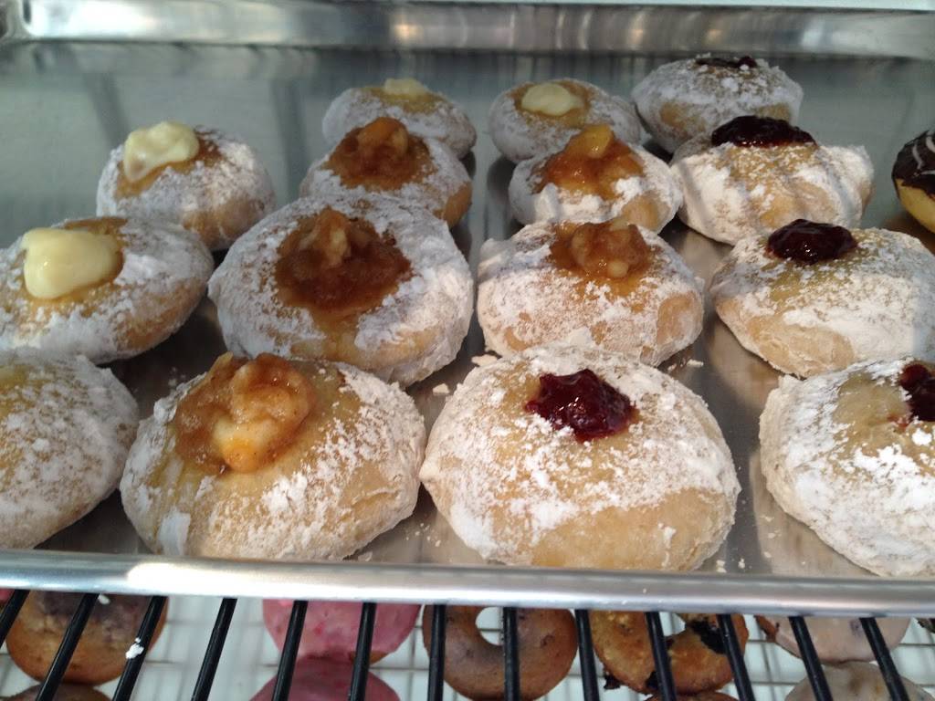 Chantilly Beignes Bistro | restaurant | 619 Rue Principale, Laval, QC H7X 1C7, Canada | 4509699619 OR +1 450-969-9619