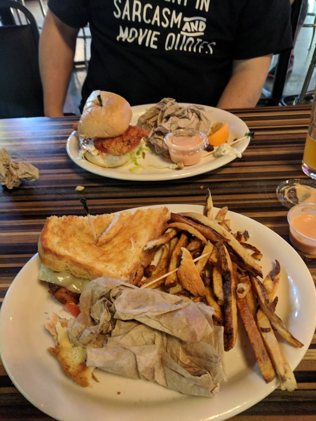 Log Cabin Pub | restaurant | 2719 E Valley Hwy E, Sumner, WA 98390, USA | 2538632905 OR +1 253-863-2905