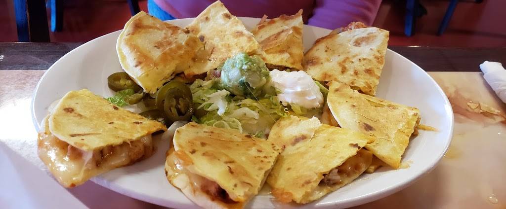 El Sombrero | restaurant | 1049 W Rochelle Rd, Irving, TX 75062, USA | 4695243645 OR +1 469-524-3645