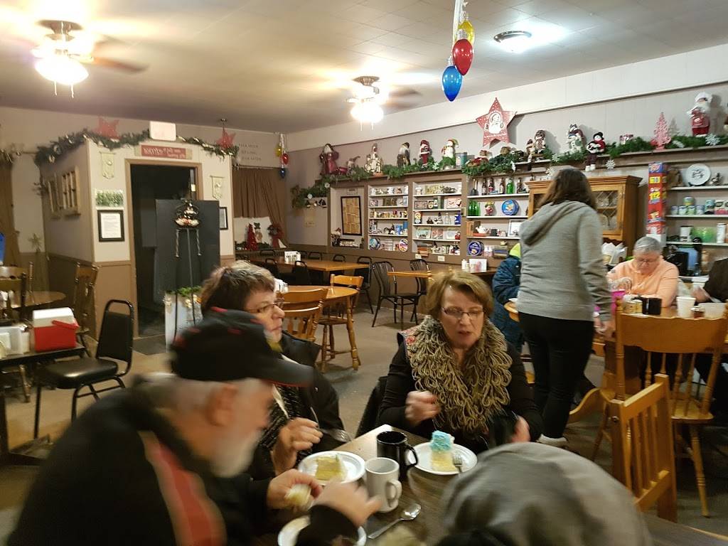 Boomers Cosy Restaurant | restaurant | 14 Clinton St S, Teeswater, ON N0G 2S0, Canada | 5193926888 OR +1 519-392-6888