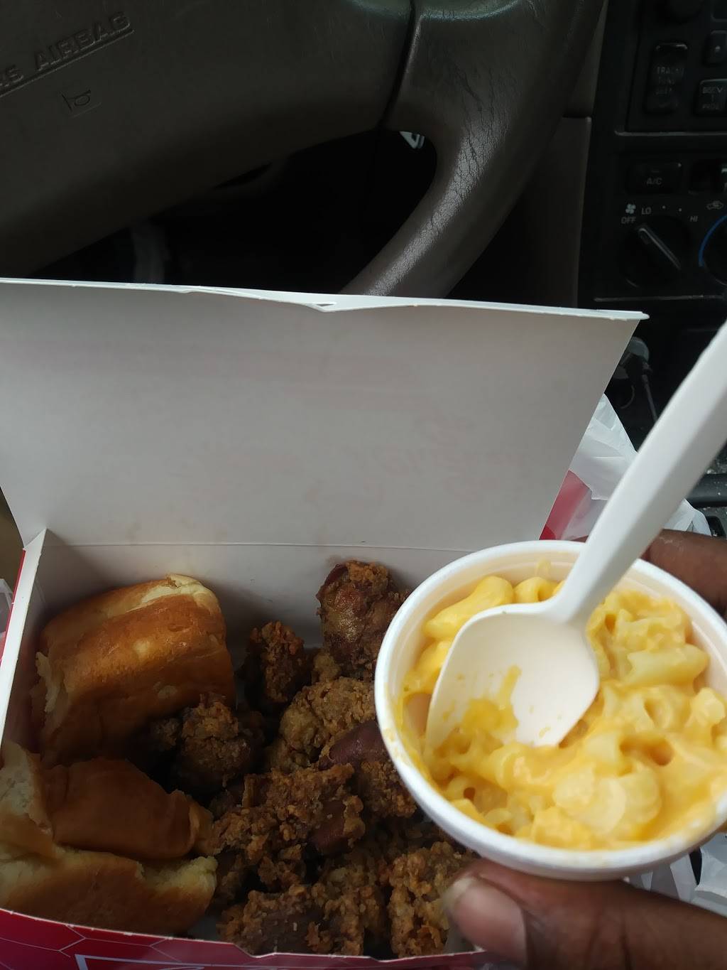 Go Chicken Go | restaurant | 5101 Troost Ave, Kansas City, MO 64110, USA | 8163616680 OR +1 816-361-6680