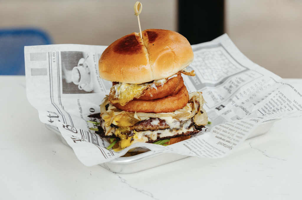 Moodys Kitchen + Bar | restaurant | 2530 Guadalupe St, Austin, TX 78705, USA | 5122130451 OR +1 512-213-0451