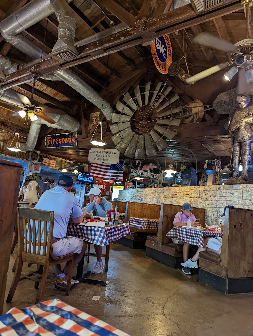 Humphrey Petes | restaurant | 102 Early Blvd, Early, TX 76802, USA | 3256468576 OR +1 325-646-8576