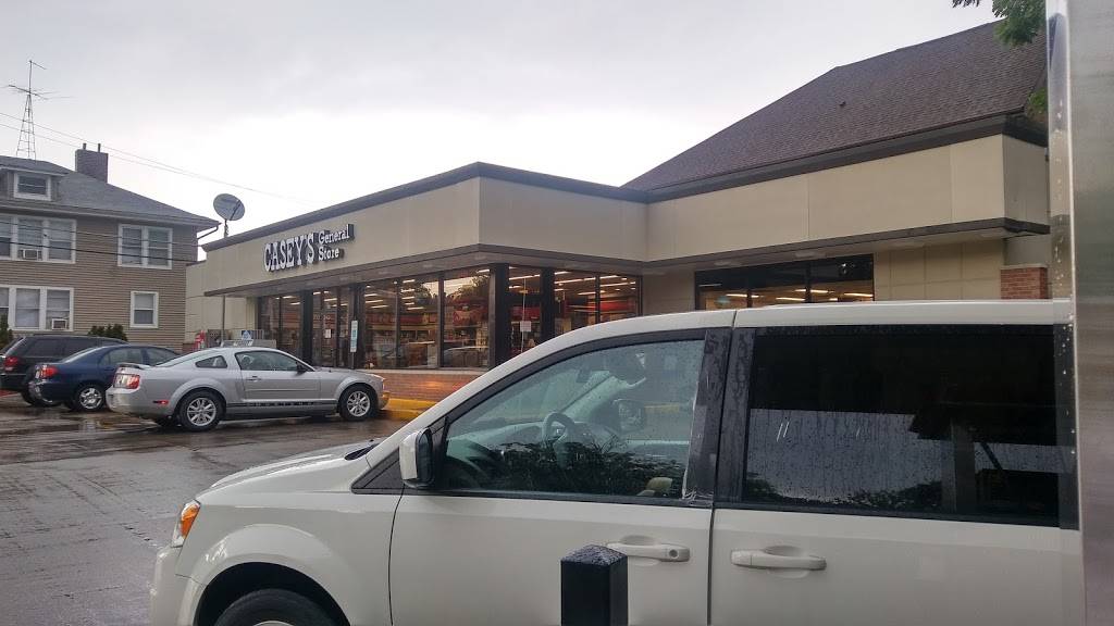 Caseys | restaurant | 204 N Dubuque St, Iowa City, IA 52245, USA | 3193377155 OR +1 319-337-7155