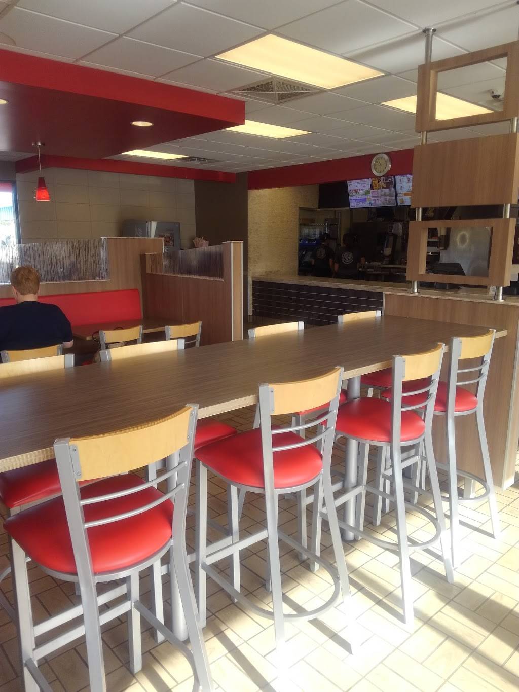 Burger King | restaurant | 1100 E Main St, Edmore, MI 48829, USA | 9892668230 OR +1 989-266-8230