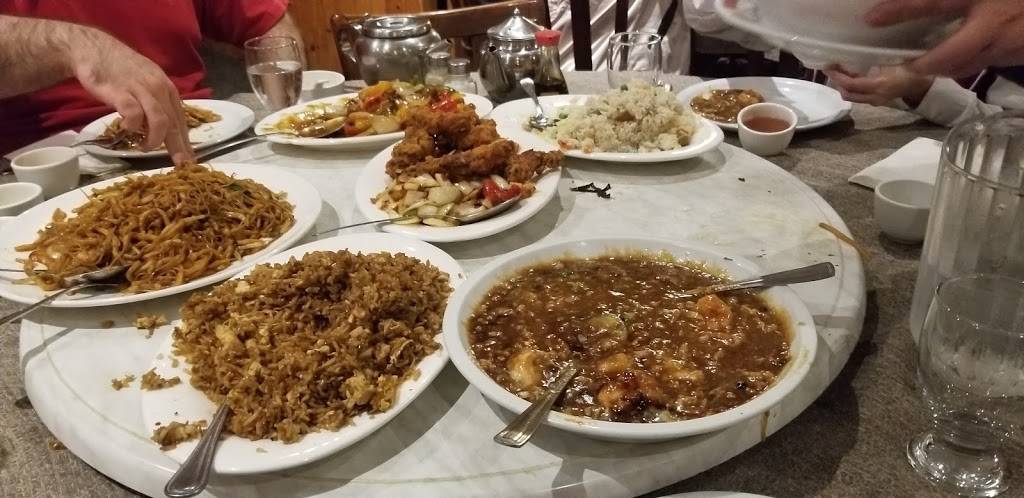 Kum Mon Restaurant | restaurant | 6565 Chemin de la Côte-des-Neiges, Montréal, QC H3S 2A5, Canada | 5147336029 OR +1 514-733-6029