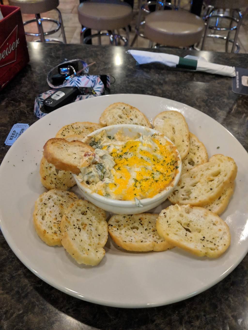 Stone Toad Bar & Grill | restaurant | 1109 Oneida St, Menasha, WI 54952, USA | 9208823900 OR +1 920-882-3900