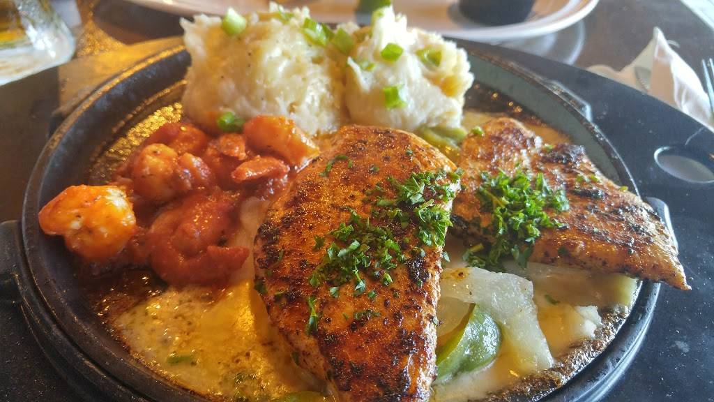 TGI Fridays | restaurant | 13071 Worldgate Dr, Herndon, VA 20170, USA | 7037879630 OR +1 703-787-9630