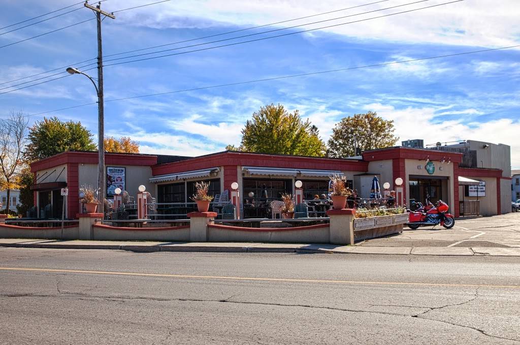 Deja Vu Restaurant & Bar | restaurant | 882 Main St E, Hawkesbury, ON K6A 1B6, Canada | 6136320111 OR +1 613-632-0111