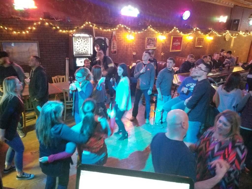 Gigs Place | restaurant | 220 E Locust St, Fairbury, IL 61739, USA | 8156923302 OR +1 815-692-3302