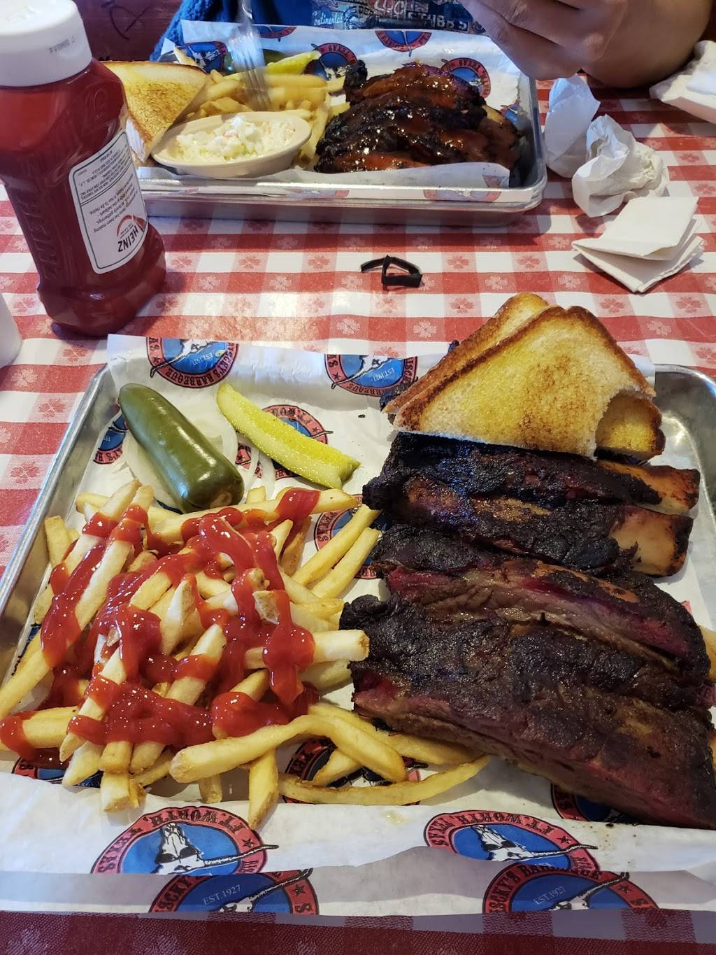 Risckys BAR-B-Q | restaurant | 6701 Camp Bowie Blvd, Fort Worth, TX 76116, USA | 8179891800 OR +1 817-989-1800