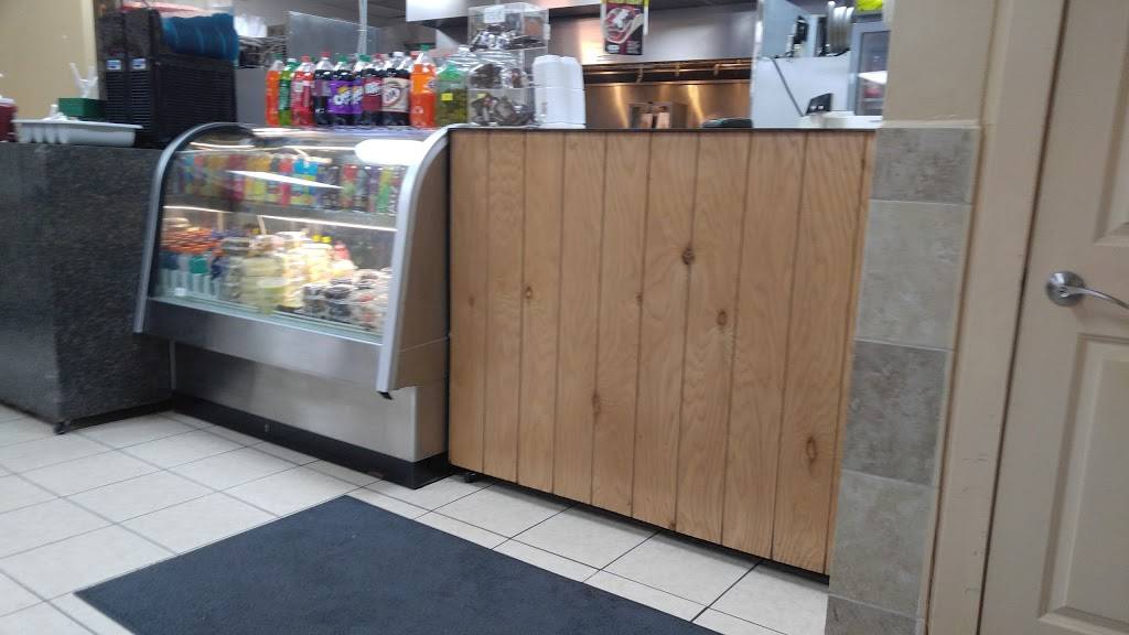 Chick N Chips | restaurant | 954 Rice St, St Paul, MN 55117, USA | 6514885858 OR +1 651-488-5858