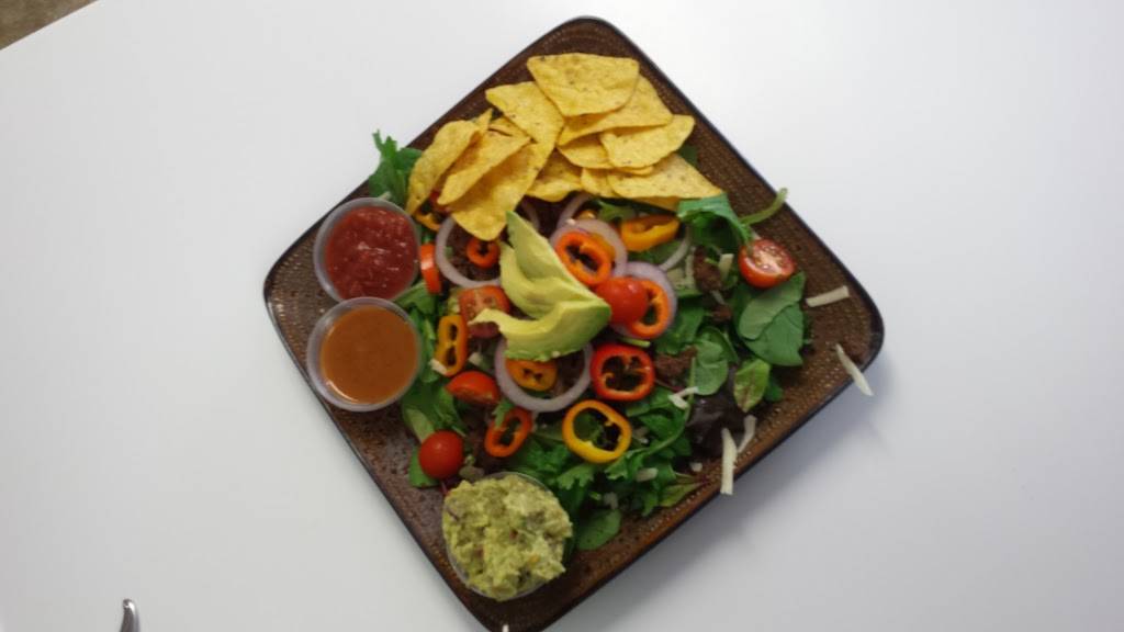 Lauryns Lunchbox | restaurant | 18 N 3rd St, Clear Lake, IA 50428, USA | 6413556392 OR +1 641-355-6392