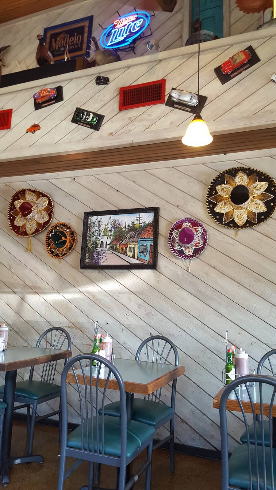 Mi Casita | restaurant | 110 N Carroll Blvd, Denton, TX 76201, USA | 9408911932 OR +1 940-891-1932