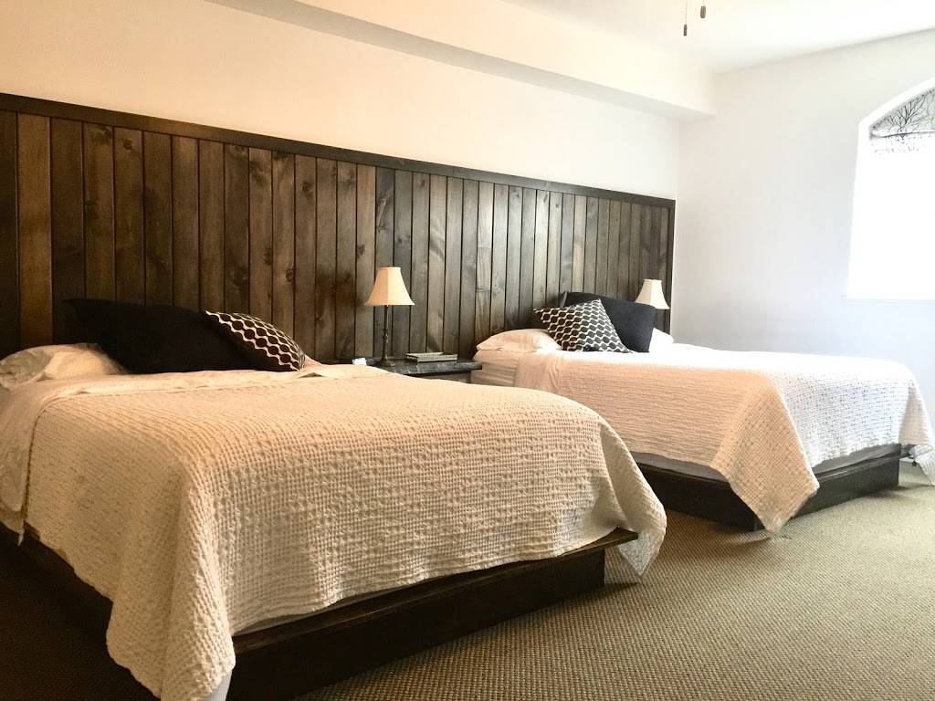 Hotel Carlyle & Restaurant | night club | 86 John St, Port Hope, ON L1A 2Z2, Canada | 9058855500 OR +1 905-885-5500