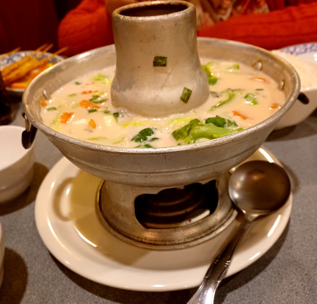 Lucky Thai Elephant Restaurant | restaurant | 807 SW Coast Hwy, Newport, OR 97365, USA | 5412652959 OR +1 541-265-2959