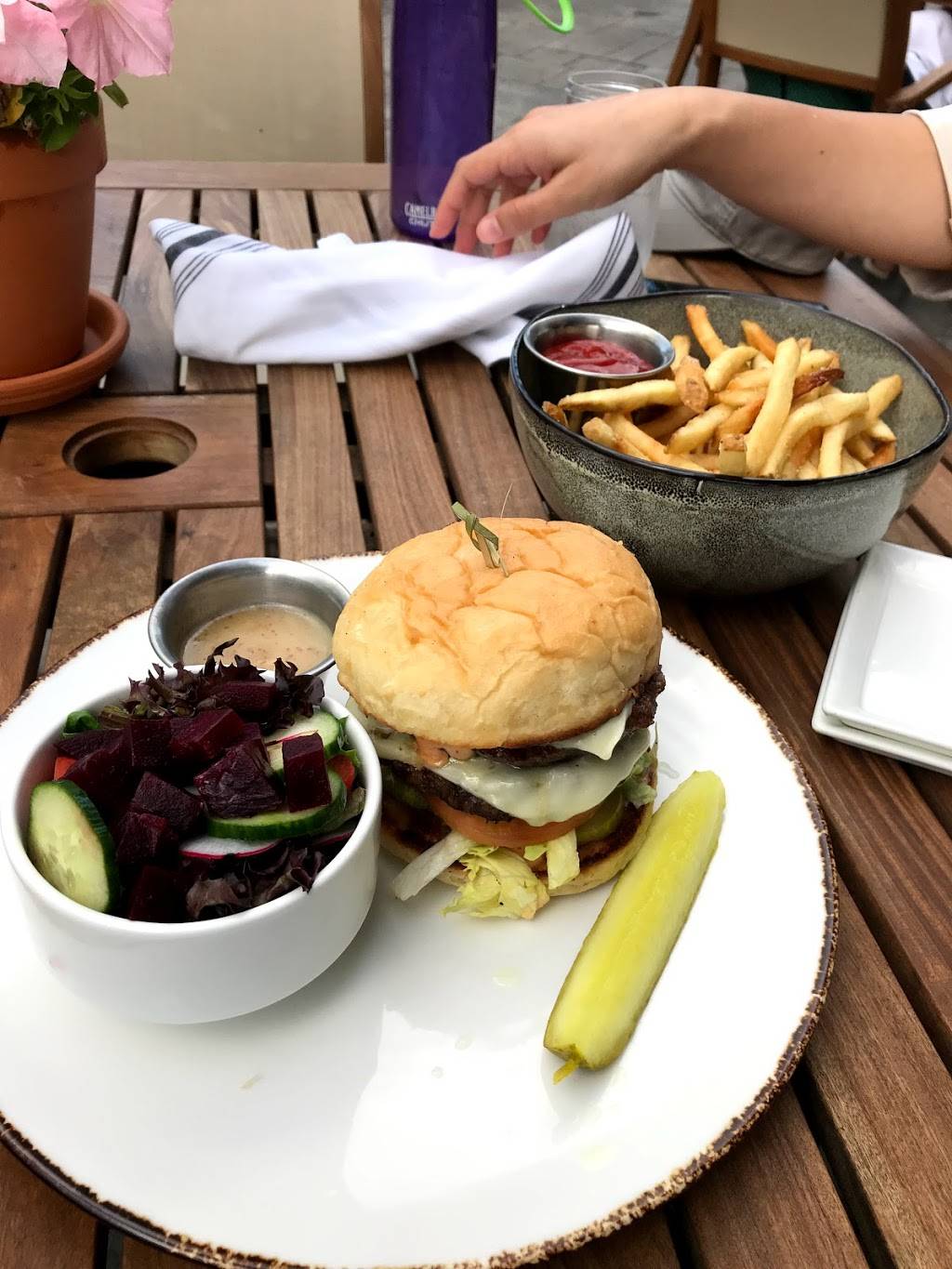 Hourglass | restaurant | 7412 Mountain Rd, Stowe, VT 05672, USA | 8022533560 OR +1 802-253-3560