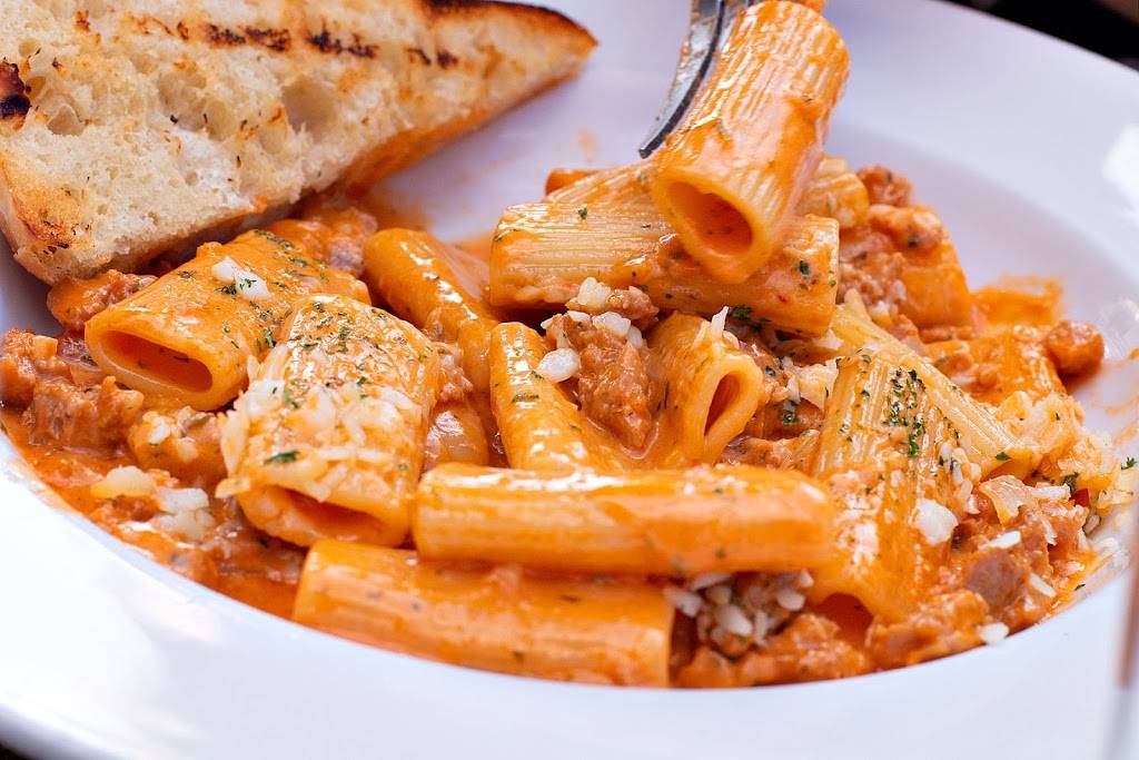 Donattela Bar & Grill | restaurant | 83 Bolton St, Bobcaygeon, ON K0M 1A0, Canada | 7057384303 OR +1 705-738-4303