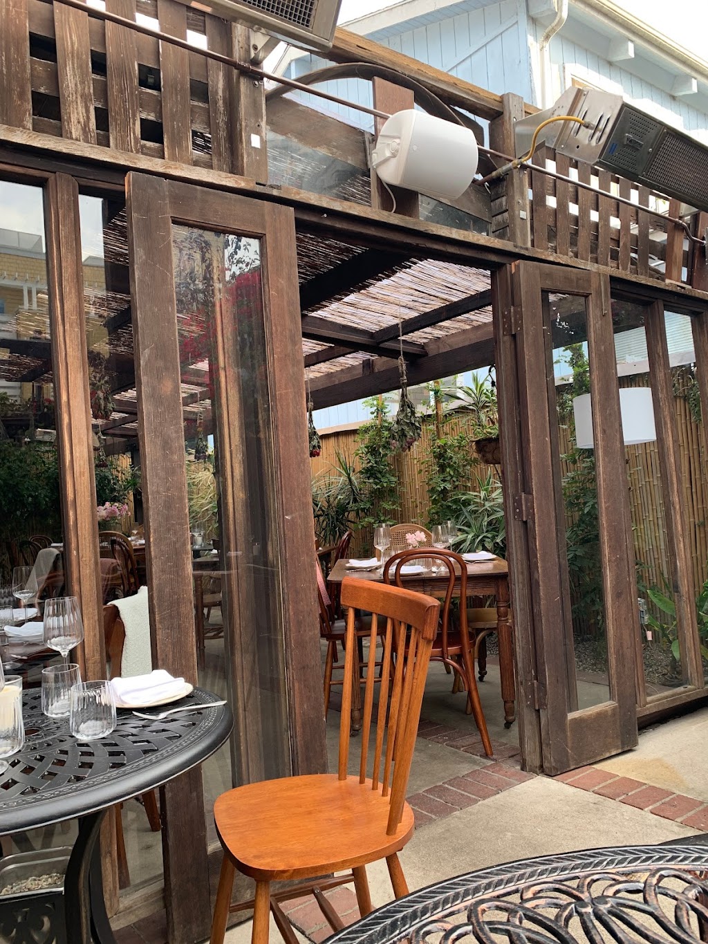 Cobis | restaurant | 2104 Main St, Santa Monica, CA 90405, USA | 4242385195 OR +1 424-238-5195