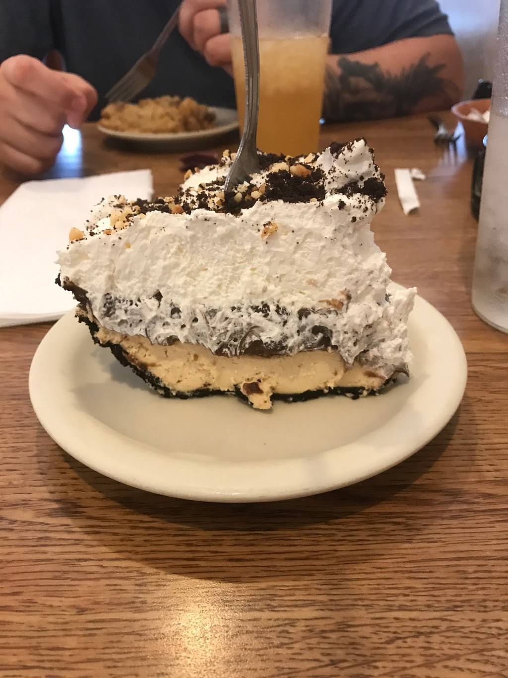 Busy Corner | restaurant | 302 Eureka St, Goodfield, IL 61742, USA | 3099652361 OR +1 309-965-2361