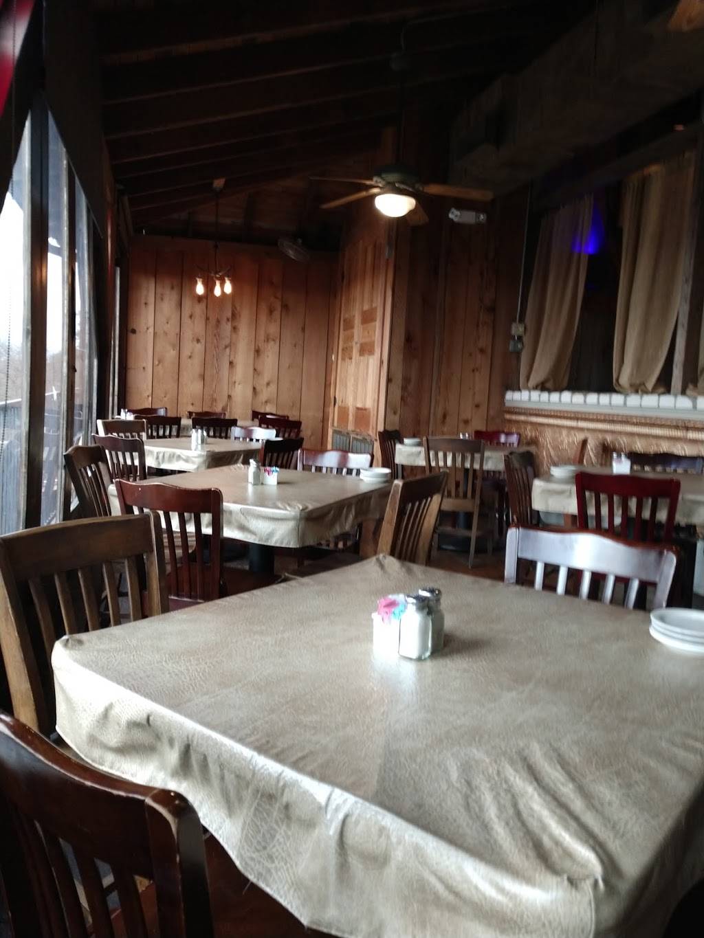Gruene River Grill | restaurant | 3003, 1259 Gruene Rd, New Braunfels, TX 78130, USA | 8306242300 OR +1 830-624-2300